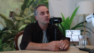 ”Love is what gives meaning to life, whatever kind it is. It is also essential not to stop laughing and dedicate yourself to what you like.”