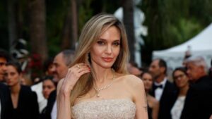 Angelina Jolie waiting on the red carpet of the Rome Film Festival. And James Franco enchants: «I like shooting here»
