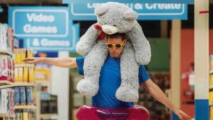 Channing Tatum charms in bizarre true story of a toy shop fugitive – but moral muddle keeps it gripping