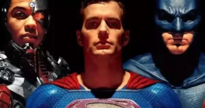 Zack Snyder posts photo and declares “Henry Cavill is Superman”
