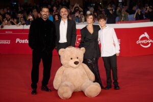 How to remain a family when Alzheimer’s devours your memory? “Per te”, film based on the true story of Mattia Piccoli