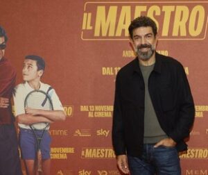 Favino Crowd Bath Selfie and Applause at the Metropolitan for the Maestro Happy to Be Here