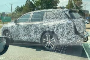 new Toyota RAV4 runs in Brazil with a flex hybrid engine